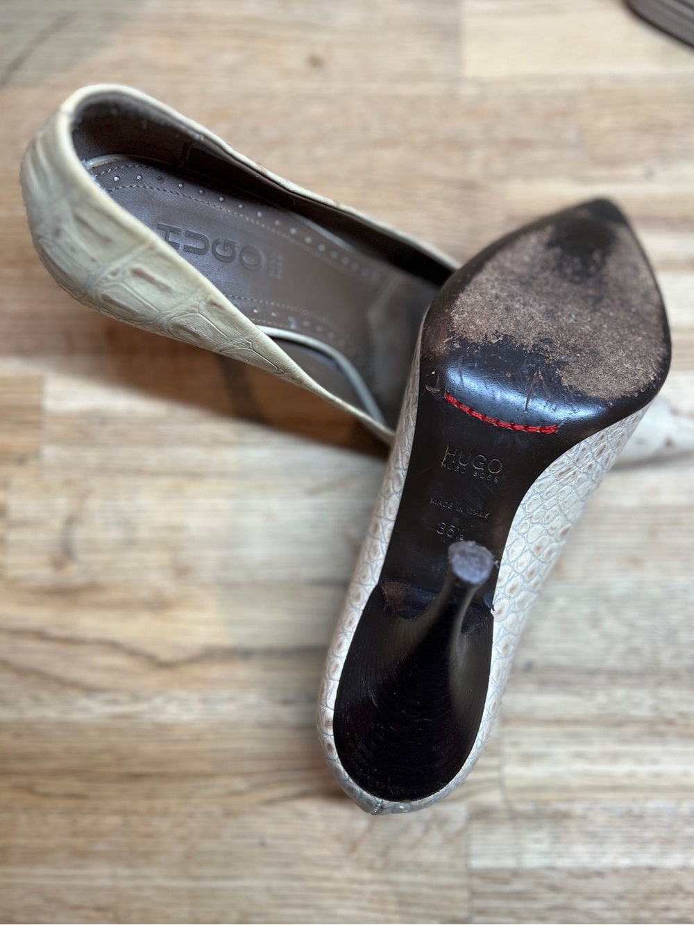Hugo Boss Cream Croc-Embossed Pointed Pump Size 36.5 - Picture 4 of 7